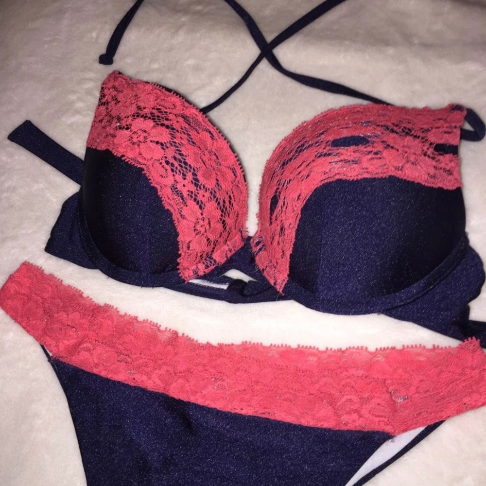 Bikini - Picture 2 of 5